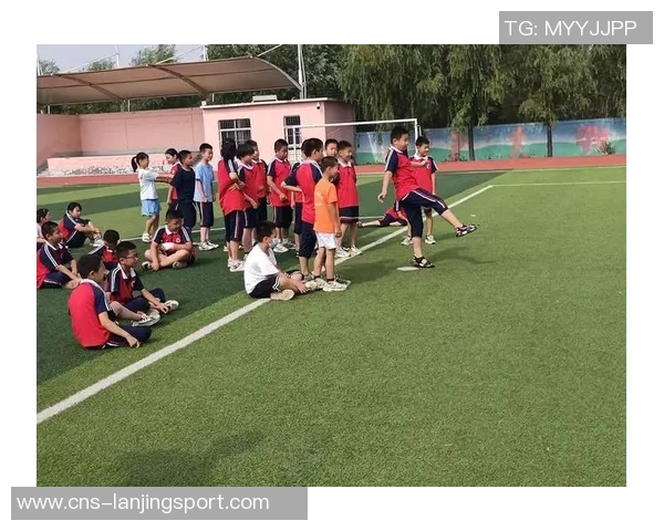 小学生踢足球的乐趣与成长探索如何在球场上收获友谊与团队精神